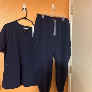Dolan Echo 2-Pocket Core Scrub in Navy